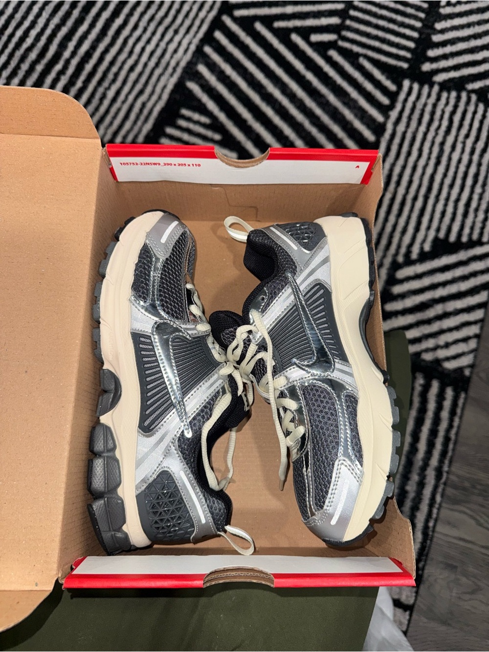 Nike Vomero 5 Big Kids Shoes Size 5.5Y